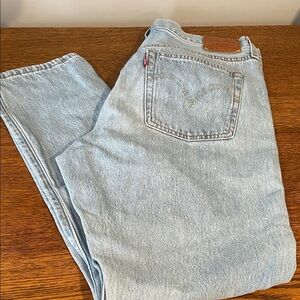 Levi's Light Wash Straight Jeans